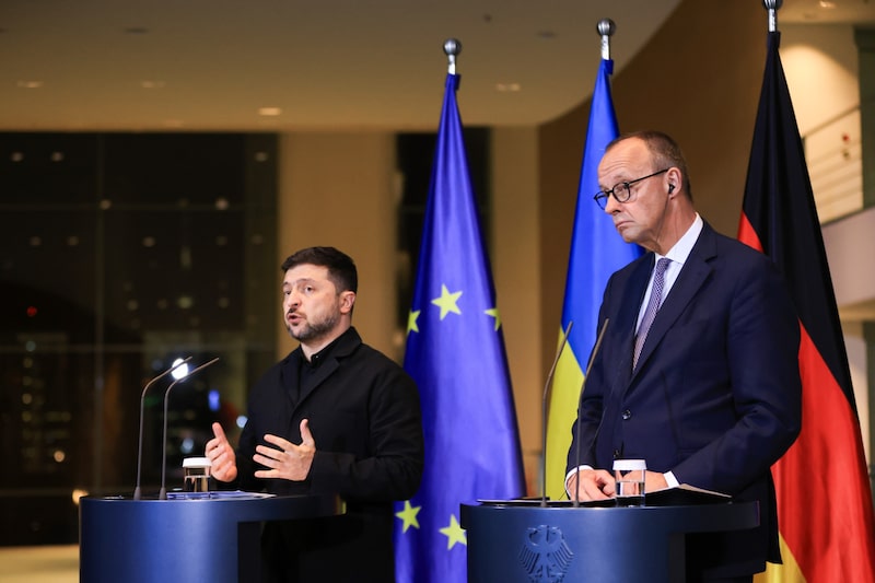 Volodymyr Zelenskiy, a la izquierda, y Friedrich Merz durante una rueda de prensa en Berlín, el 15 de diciembre. Fotógrafo: Krisztian Bocsi/Bloomberg Volodymyr Zelenskiy, a la izquierda, y Friedrich Merz durante una rueda de prensa en Berlín, el 15 de diciembre. Fotógrafo: Krisztian Bocsi/Bloomberg