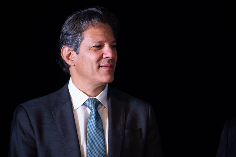 Fernando Haddad em sua primeira entrevista coletiva depois de ser anunciado ministro da Fazenda de Lula Fernando Haddad em sua primeira entrevista coletiva depois de ser anunciado ministro da Fazenda de Lula