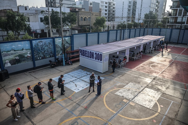 Peruvians Vote In General Elections Peruvians Vote In General Elections