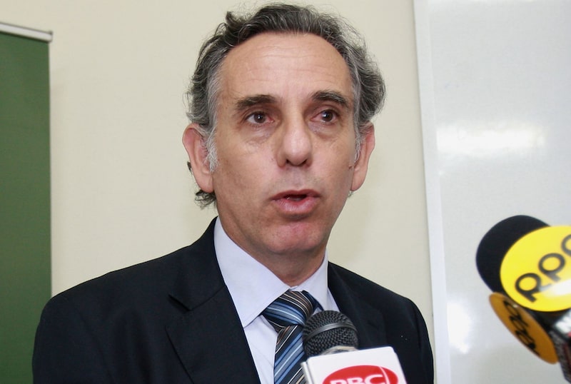 El execonomista del Banco Mundial Pedro Francke, principal asesor económico de Pedro Castillo durante la segunda vuelta, llegó al teatro nacional de Lima, y luego se retiró poco antes de la ceremonia. El execonomista del Banco Mundial Pedro Francke, principal asesor económico de Pedro Castillo durante la segunda vuelta, llegó al teatro nacional de Lima, y luego se retiró poco antes de la ceremonia.