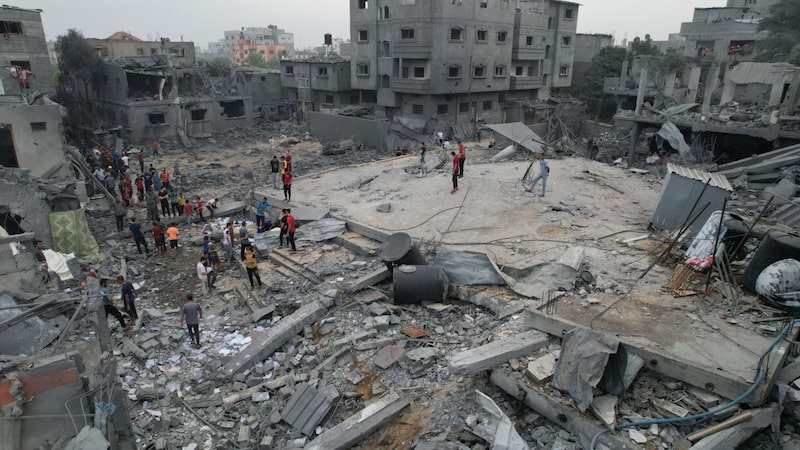 Edificios destruidos tras un ataque con misiles israelíes en el campo de refugiados de Nuseirat, en Nuseirat, en el centro de Gaza, el domingo 29 de octubre de 2023. Fotógrafo: Ahmad Salem/Bloomberg Edificios destruidos tras un ataque con misiles israelíes en el campo de refugiados de Nuseirat, en Nuseirat, en el centro de Gaza, el domingo 29 de octubre de 2023. Fotógrafo: Ahmad Salem/Bloomberg