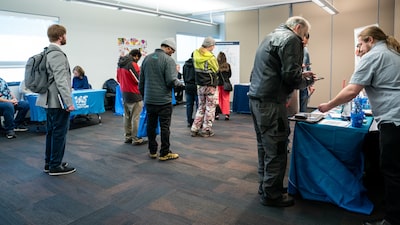 Solicitudes de subsidio de desempleo en EE.UU. registran la mayor caída desde noviembre Solicitudes de subsidio de desempleo en EE.UU. registran la mayor caída desde noviembre