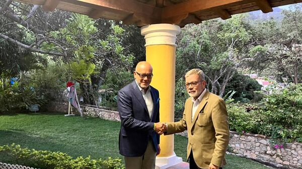 Chavismo y oposición reanudan conversaciones tras levantamiento de algunas sanciones Chavismo y oposición reanudan conversaciones tras levantamiento de algunas sanciones