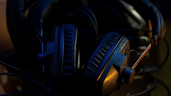 Sellos discográficos demandan a dos startups por entrenar modelos de IA con sus canciones Sellos discográficos demandan a dos startups por entrenar modelos de IA con sus canciones