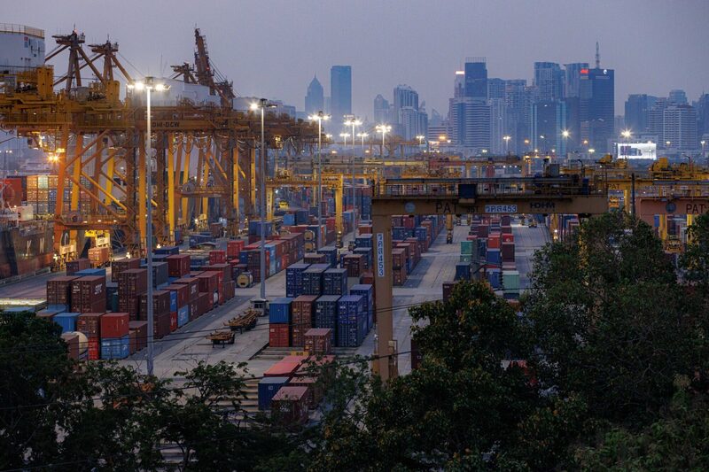 Região portuária em Bangkok, na Tailândia: economia da Ásia segue em compasso de espera de medidas de estímulo na China (Foto: Andre Malerba/Bloomberg) Região portuária em Bangkok, na Tailândia: economia da Ásia segue em compasso de espera de medidas de estímulo na China (Foto: Andre Malerba/Bloomberg)