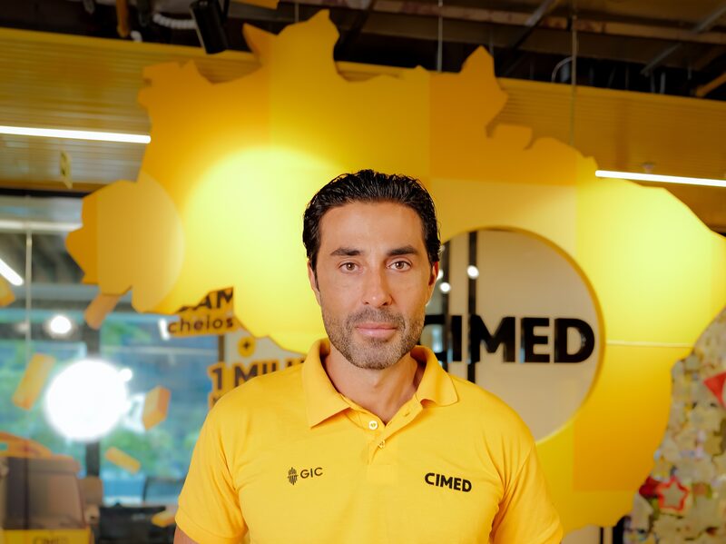 João Adibe, CEO da Cimed: O que temos como desafio agora é trazer esse consumidor para o ambiente de farmácia e as farmácias entenderem a necessidade desse produto gelado, que é uma cadeia refrigerada João Adibe, CEO da Cimed: O que temos como desafio agora é trazer esse consumidor para o ambiente de farmácia e as farmácias entenderem a necessidade desse produto gelado, que é uma cadeia refrigerada