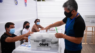 Un 35% de los peruanos no apoya a ningún candidato presidencial: encuesta Un 35% de los peruanos no apoya a ningún candidato presidencial: encuesta