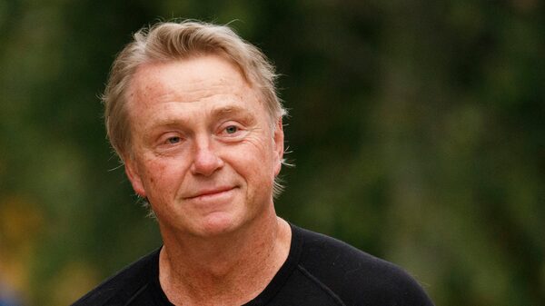 El multimillonario Wes Edens, de New Fortress, se prepara para posible acuerdo en Puerto Rico El multimillonario Wes Edens, de New Fortress, se prepara para posible acuerdo en Puerto Rico