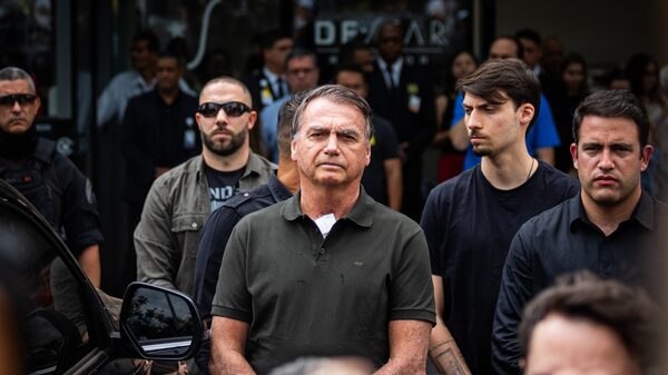 Bolsonaro começa a cumprir pena de 27 anos na Superintendência da PF Bolsonaro começa a cumprir pena de 27 anos na Superintendência da PF
