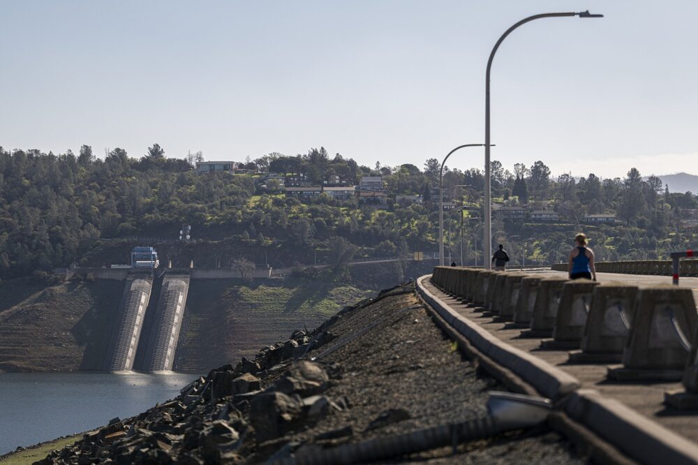 Tomas de agua de la central eléctrica Hyatt en el lago Oroville, en Oroville, California, Estados Unidos, el lunes 14 de febrero de 2022. El lago Oroville, que se había secado tanto durante el verano que la central hidroeléctrica cerró allí, se ha llenado lo suficiente como para poder volver a generar electricidad. Fotógrafo: David Paul Morris/Bloomberg Tomas de agua de la central eléctrica Hyatt en el lago Oroville, en Oroville, California, Estados Unidos, el lunes 14 de febrero de 2022. El lago Oroville, que se había secado tanto durante el verano que la central hidroeléctrica cerró allí, se ha llenado lo suficiente como para poder volver a generar electricidad. Fotógrafo: David Paul Morris/Bloomberg