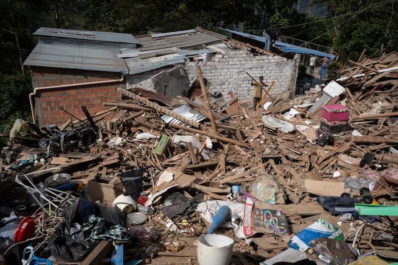 Colombia rechaza la ayuda de México tras el terremoto, mientras se registra una nueva sacudida. Colombia rechaza la ayuda de México tras el terremoto, mientras se registra una nueva sacudida.