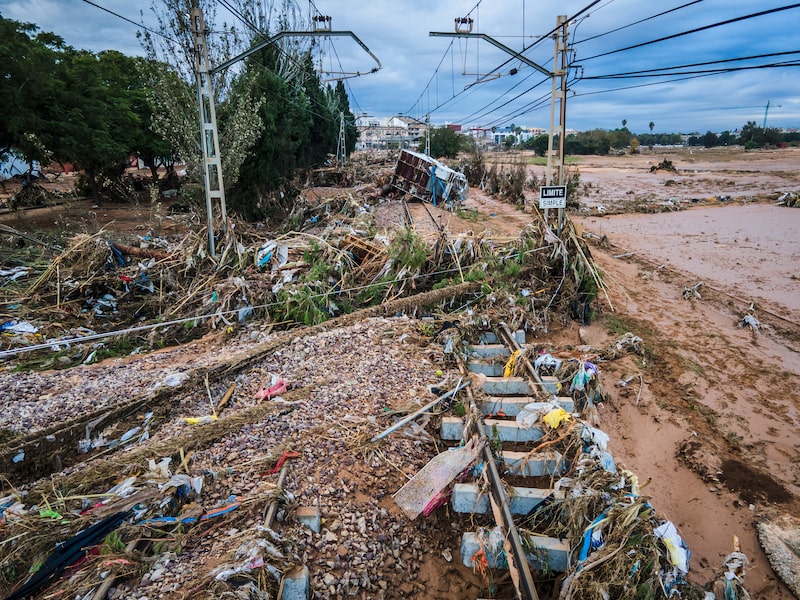 Tormentas extremas en España avanzan hacia el norte y provocan caos en Cataluña Tormentas extremas en España avanzan hacia el norte y provocan caos en Cataluña