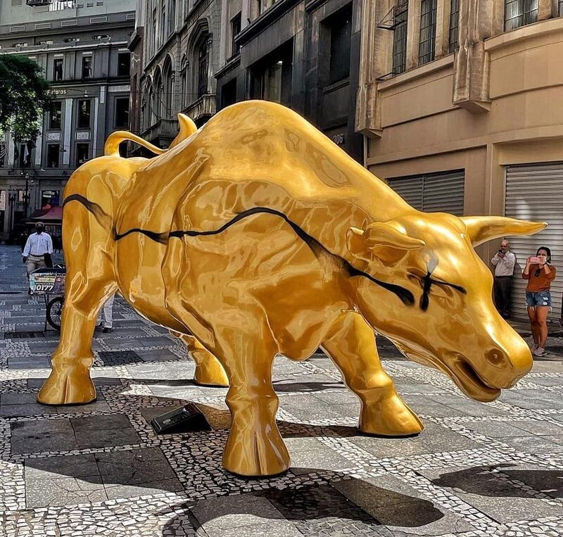 Touro de Ouro foi instalada em frente à sede da B3 no último dia 16 de novembro Touro de Ouro foi instalada em frente à sede da B3 no último dia 16 de novembro