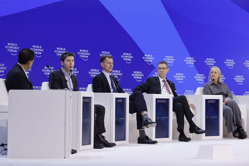 Sam Altman, Jeremy Hunt, Albert Bourla, and Julie Sweet, ruante un panel en Davos Sam Altman, Jeremy Hunt, Albert Bourla, and Julie Sweet, ruante un panel en Davos