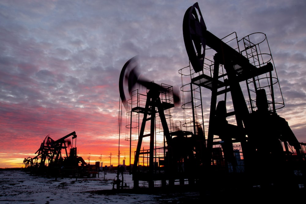Oil pumping jacks in an oil field at sunset in Russia. Photographer: Andrey Rudakov/Bloomberg Oil pumping jacks in an oil field at sunset in Russia. Photographer: Andrey Rudakov/Bloomberg