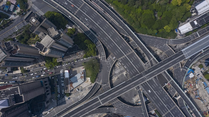 Carreteras casi vacías durante un cierre debido a Covid-19 en Shanghái, China. Fotógrafo: Qilai Shen/Bloomberg Carreteras casi vacías durante un cierre debido a Covid-19 en Shanghái, China. Fotógrafo: Qilai Shen/Bloomberg