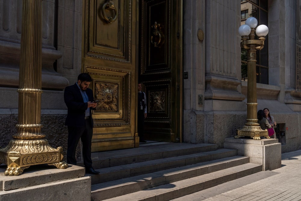 El Banco Central de Chile en Santiago, Chile. El Banco Central de Chile en Santiago, Chile.