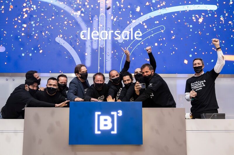 Executivos da ClearSale comemoram IPO com toque de campainha na B3 Executivos da ClearSale comemoram IPO com toque de campainha na B3