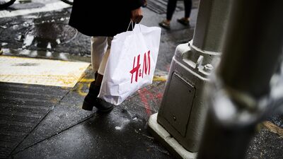 H&M diz que não atingirá meta de lucratividade após clima ameno no verão H&M diz que não atingirá meta de lucratividade após clima ameno no verão