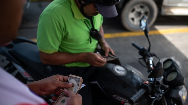 Pdvsa revirtió alza del combustible tras reuniones con grupos industriales Pdvsa revirtió alza del combustible tras reuniones con grupos industriales