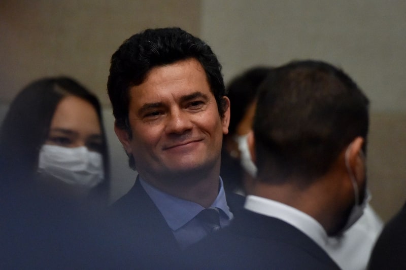 Se concorrer, Moro, 49, também enfrentará o presidente Jair Bolsonaro, a quem ele serviu como ministro da Justiça Se concorrer, Moro, 49, também enfrentará o presidente Jair Bolsonaro, a quem ele serviu como ministro da Justiça