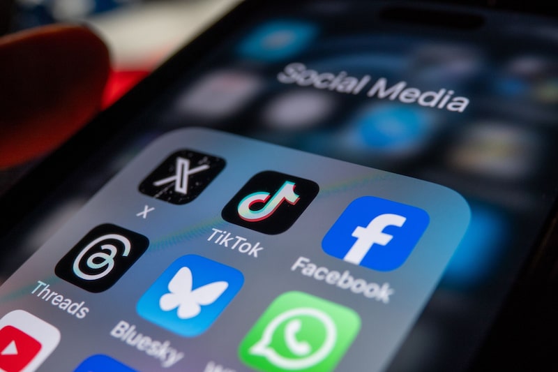 Australia ya prohibe el uso de redes sociales a los menores de 16 años y el Reino Unido lo hará a partir de enero próximo. Australia ya prohibe el uso de redes sociales a los menores de 16 años y el Reino Unido lo hará a partir de enero próximo.