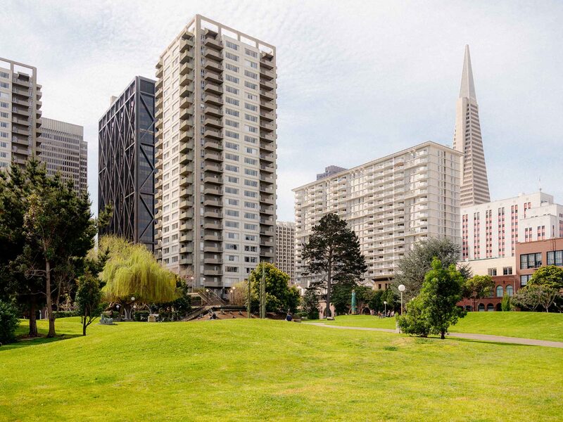 Em 2019, houve 34 vendas de escritórios em São Francisco - 20 com preços superiores a US$ 100 milhões, de acordo com dados da corretora CBRE Group. Em 2019, houve 34 vendas de escritórios em São Francisco - 20 com preços superiores a US$ 100 milhões, de acordo com dados da corretora CBRE Group.