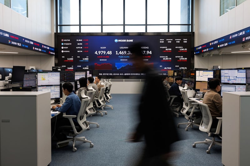El índice Kospi se muestra en la sala de operaciones del Banco Woori en Seúl, Corea del Sur, el jueves 22 de enero de 2026. El índice Kospi se muestra en la sala de operaciones del Banco Woori en Seúl, Corea del Sur, el jueves 22 de enero de 2026.