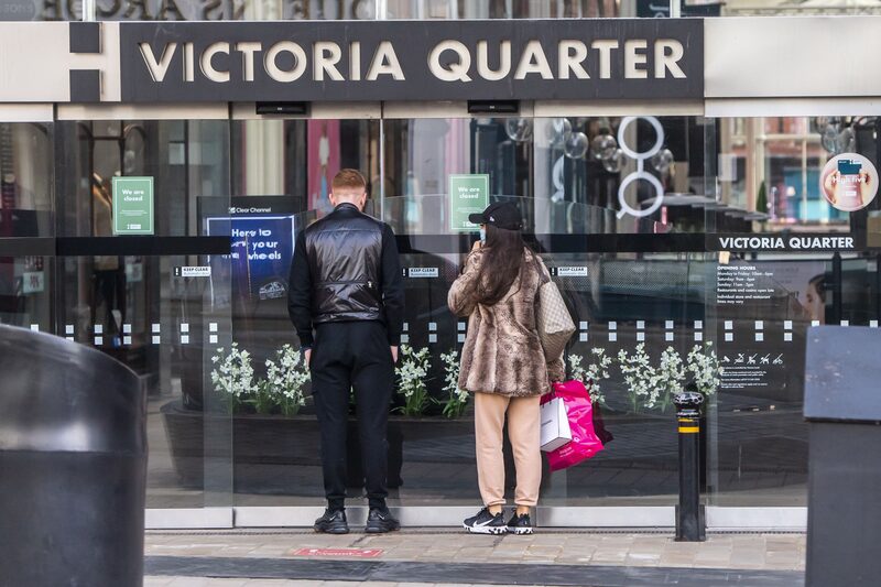 Lojas e marcas que atendem aos muito ricos devem conseguir resistir às pressões Lojas e marcas que atendem aos muito ricos devem conseguir resistir às pressões