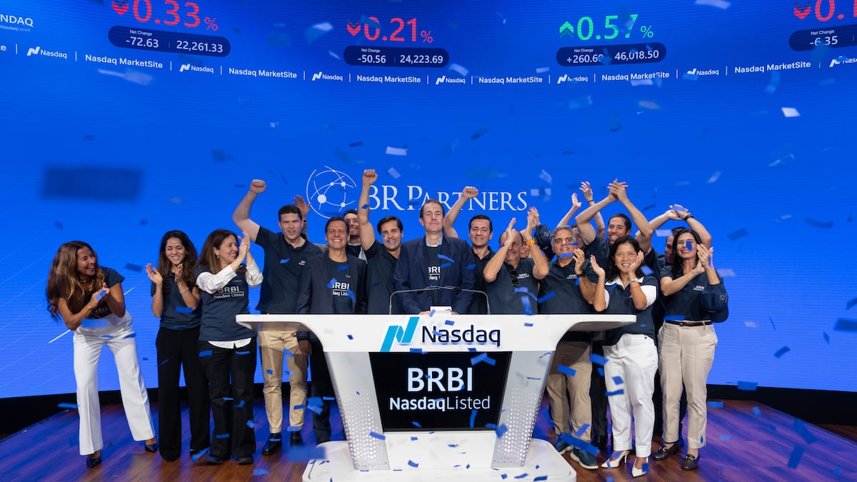 A BR Partners é negociada na Nasdaq na forma de ADRs desde setembro de 2025, quando a listagem objetivou atrair investidores institucionais globais e aumentar a liquidez dos papéis. Os recibos acumulam queda de 38% em 2026 e 23% em 12 meses