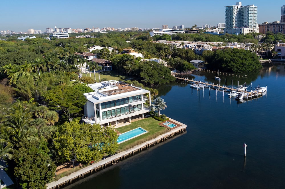 Bilionários Larry Page, Sergey Brin e Mark Zuckerberg adquiriram imóveis em Miami em um intervalo de 60 dias neste ano. (Foto: Zak Bennett/Bloomberg) Bilionários Larry Page, Sergey Brin e Mark Zuckerberg adquiriram imóveis em Miami em um intervalo de 60 dias neste ano. (Foto: Zak Bennett/Bloomberg)