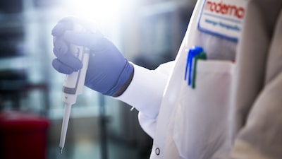 Acciones de Moderna y Merck se disparan tras el éxito de su vacuna contra el melanoma Acciones de Moderna y Merck se disparan tras el éxito de su vacuna contra el melanoma