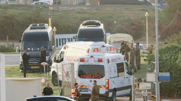 Liberan a 17 rehenes en el tercer día de tregua entre Hamás e Israel Liberan a 17 rehenes en el tercer día de tregua entre Hamás e Israel