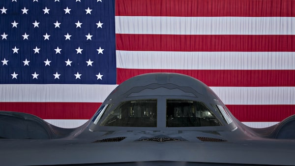 EUA usam armas inéditas contra o Irã e negam objetivo de forçar queda de regime EUA usam armas inéditas contra o Irã e negam objetivo de forçar queda de regime