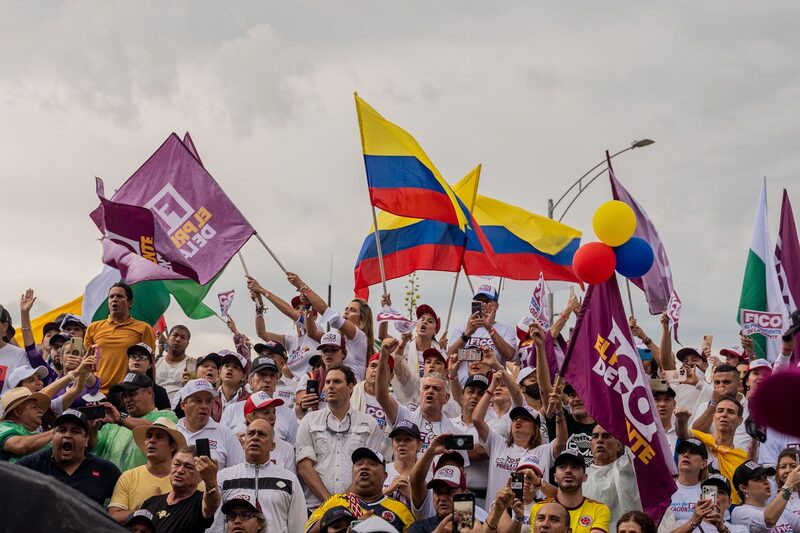 Asistentes a un mitin de cierre de campaña de Federico Gutiérrez, excandidato presidencial del partido Movimiento Creemos, en Medellín, Colombia, el domingo 22 de mayo de 2022. Asistentes a un mitin de cierre de campaña de Federico Gutiérrez, excandidato presidencial del partido Movimiento Creemos, en Medellín, Colombia, el domingo 22 de mayo de 2022.
