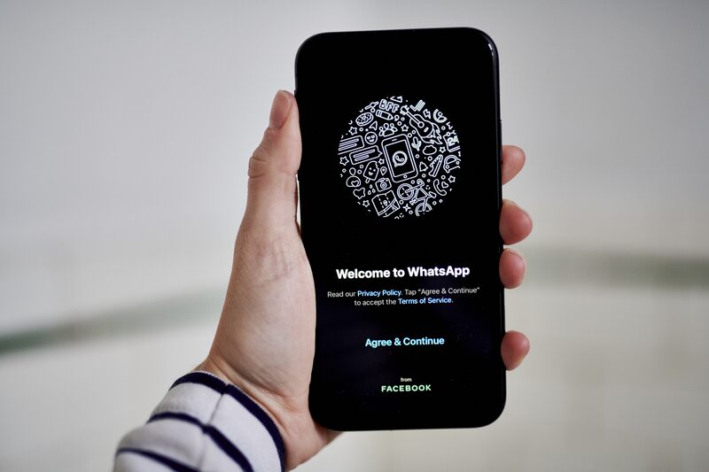 La aplicación WhatsApp de Facebook Inc. en un teléfono inteligente instalado en el distrito de Brooklyn de Nueva York, EE.UU., el martes 5 de octubre de 2021. La aplicación WhatsApp de Facebook Inc. en un teléfono inteligente instalado en el distrito de Brooklyn de Nueva York, EE.UU., el martes 5 de octubre de 2021.