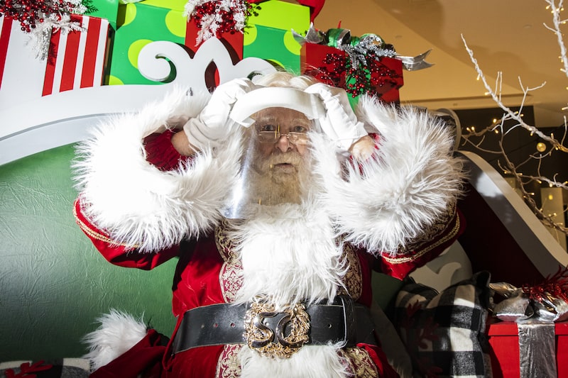 A Shopping Mall's 'Touchless Experience' With Santa Amid Pandemic A Shopping Mall's 'Touchless Experience' With Santa Amid Pandemic