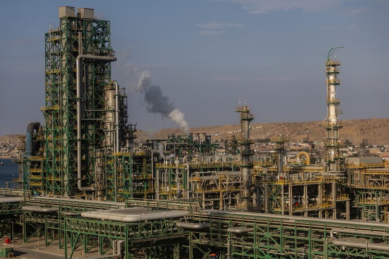 La refinería Talara de Petróleos del Perú SA en Piura, Perú. Fotógrafo: Sebastián Castañeda/Bloomberg La refinería Talara de Petróleos del Perú SA en Piura, Perú. Fotógrafo: Sebastián Castañeda/Bloomberg