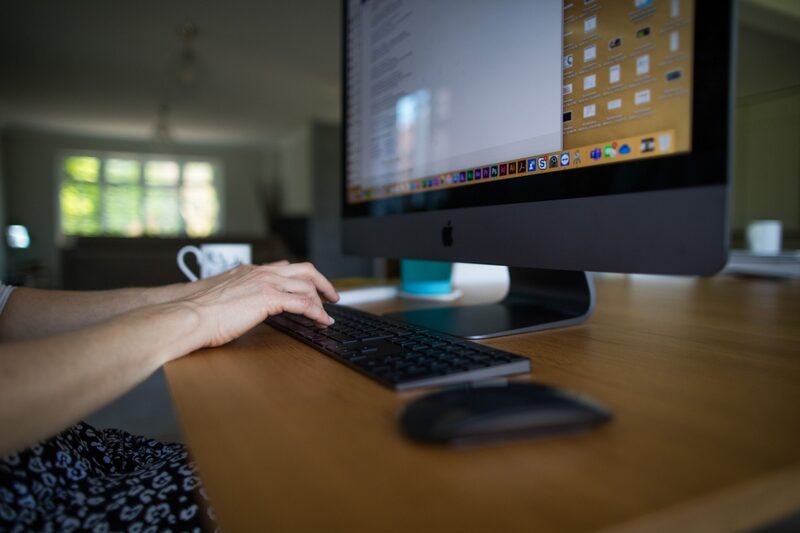 Empresas têm lutado contra o aumento da rotatividade e trabalhadores continuam a abandonar seus empregos em números recordes Empresas têm lutado contra o aumento da rotatividade e trabalhadores continuam a abandonar seus empregos em números recordes