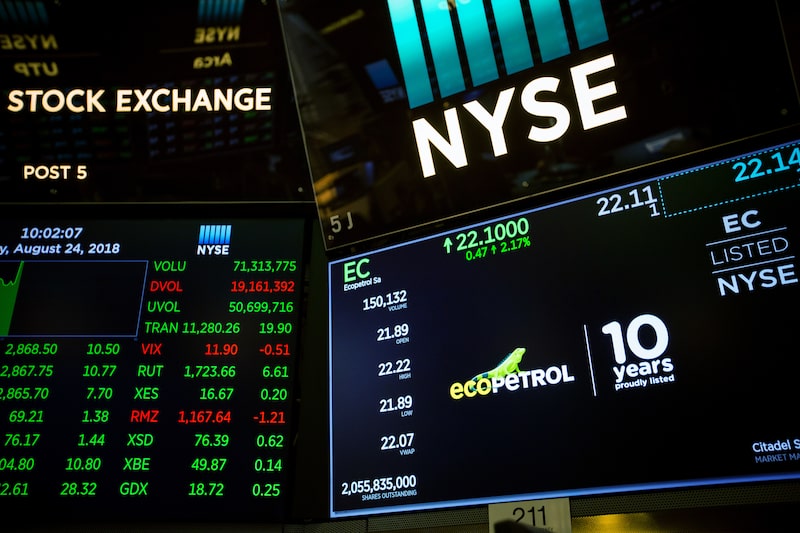 Trading On The Floor Of The NYSE As Dollar Slumps On Dovish Powell Speech Trading On The Floor Of The NYSE As Dollar Slumps On Dovish Powell Speech