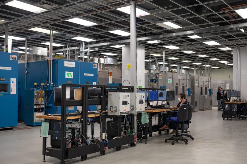 General Motors despide a más de 200 empleados tras elevar su previsión de ganancias. General Motors despide a más de 200 empleados tras elevar su previsión de ganancias.