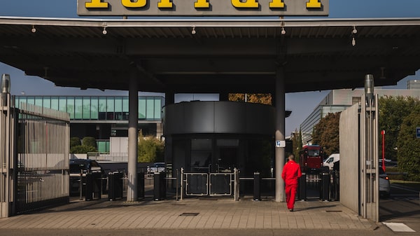 Ferrari eleva sus previsiones tras reportar sólidos resultados impulsados por modelos exclusivos Ferrari eleva sus previsiones tras reportar sólidos resultados impulsados por modelos exclusivos