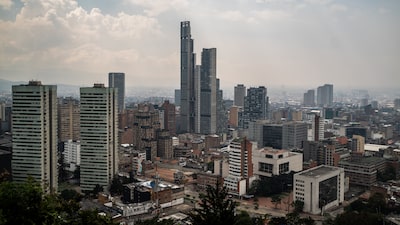 Colombia en 2027: mercado proyecta crecimiento a media marcha e inflación que cede despacio Colombia en 2027: mercado proyecta crecimiento a media marcha e inflación que cede despacio