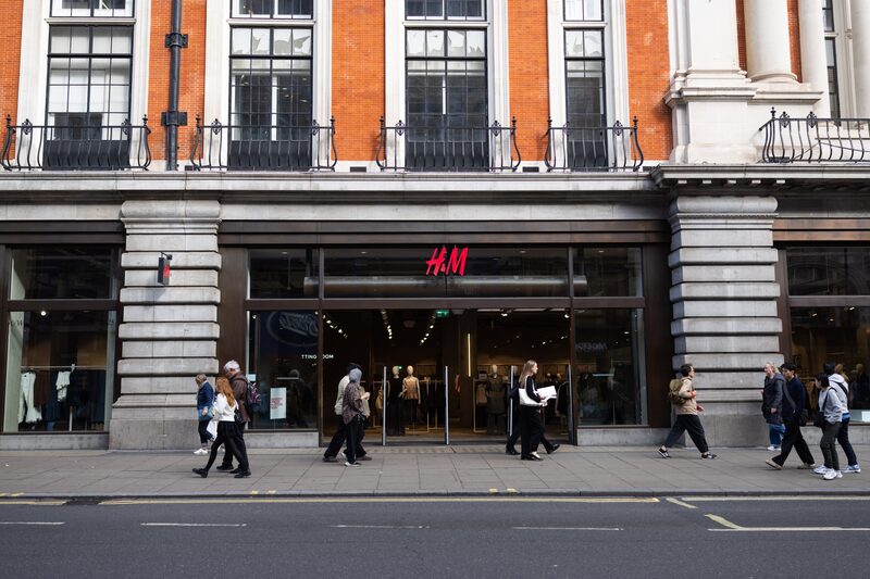 Una tienda H&M en Oxford Street, Londres.
Fotógrafo: Chris Ratcliffe/Bloomberg Una tienda H&M en Oxford Street, Londres.
Fotógrafo: Chris Ratcliffe/Bloomberg