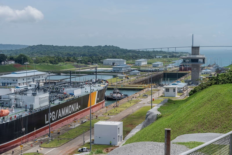 Um único navio chegou a pagar US$ 4 milhões adicionais para passar à frente da fila, à medida que o tempo de espera aumentava para embarcações sem reserva de passagem (Foto: Walter Hurtado/Bloomberg) Um único navio chegou a pagar US$ 4 milhões adicionais para passar à frente da fila, à medida que o tempo de espera aumentava para embarcações sem reserva de passagem (Foto: Walter Hurtado/Bloomberg)