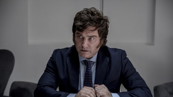 Por que a dolarização da economia argentina pode ser benéfica para o país? Por que a dolarização da economia argentina pode ser benéfica para o país?