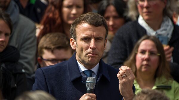 Operadores se cubren por riesgo Le Pen ante estrecha ventaja de Macron en sondeos Operadores se cubren por riesgo Le Pen ante estrecha ventaja de Macron en sondeos