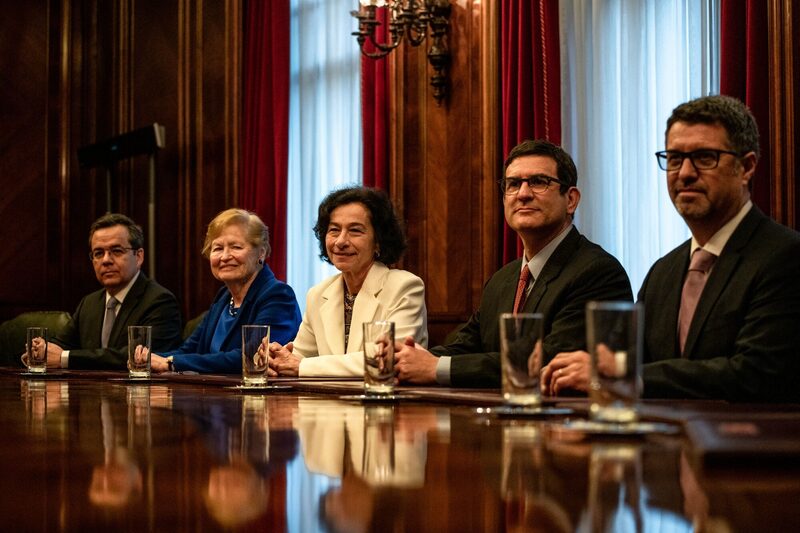 Luis Felipe Cespedes, board member of the Central Bank of Chile, from left, Stephany Griffith-Jones, vice president of the Central Bank of Chile, Rosanna Costa, president and governor of Central Bank of Chile, Alberto Naudon, board member of the Central Bank of Chile, and Claudio Soto, board member of the Central Bank of Chile, at the bank headquarters in Santiago, Chile, on Wednesday, Jan. 31, 2024. Chile's central bank is expected to cut its benchmark rate to 7.25% from 8.25%, a move that would follow a 75-bp cut in December and bring total cuts since the start of the easing cycle in July to 400 bps. Photographer: Cristobal Olivares/Bloomberg Luis Felipe Cespedes, board member of the Central Bank of Chile, from left, Stephany Griffith-Jones, vice president of the Central Bank of Chile, Rosanna Costa, president and governor of Central Bank of Chile, Alberto Naudon, board member of the Central Bank of Chile, and Claudio Soto, board member of the Central Bank of Chile, at the bank headquarters in Santiago, Chile, on Wednesday, Jan. 31, 2024. Chile's central bank is expected to cut its benchmark rate to 7.25% from 8.25%, a move that would follow a 75-bp cut in December and bring total cuts since the start of the easing cycle in July to 400 bps. Photographer: Cristobal Olivares/Bloomberg