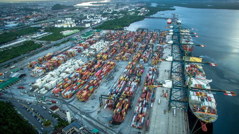 Brasil logra superávit comercial mayor al previsto pese a los aranceles de Trump Brasil logra superávit comercial mayor al previsto pese a los aranceles de Trump