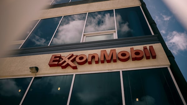 ExxonMobil queda ligeramente por debajo de las previsiones por el mantenimiento de sus refinerías ExxonMobil queda ligeramente por debajo de las previsiones por el mantenimiento de sus refinerías
